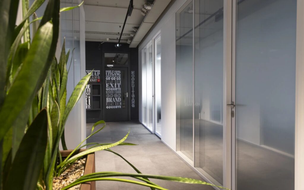 foto van een gang van het kantoor